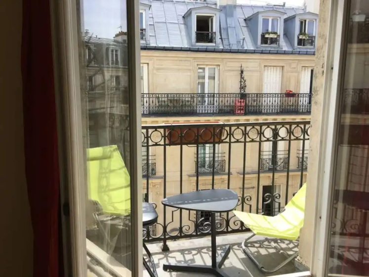 Close To Montmartre 1 Bedroom Apartment — отель с удобным расположением в Париже
