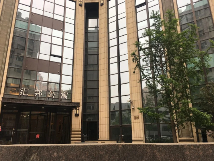 Huibang Center Apartment — отель с удобствами в Даляне