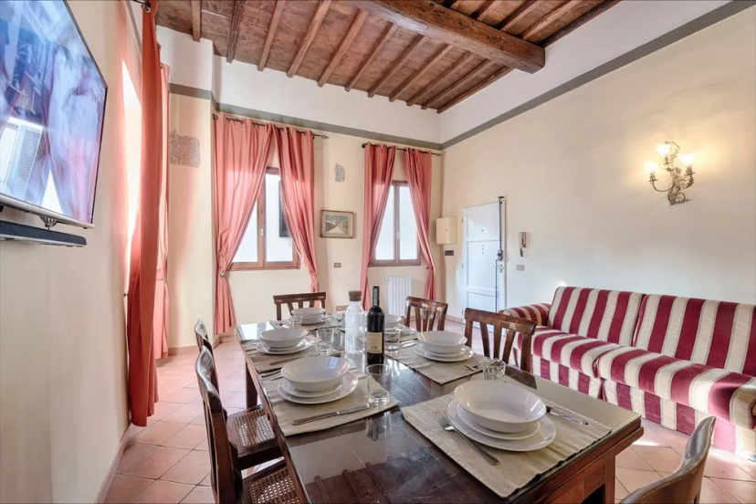 Rosa- Apartment with Terrace in Piazza Strozzi, Duomo — отель в Флоренции, Италия