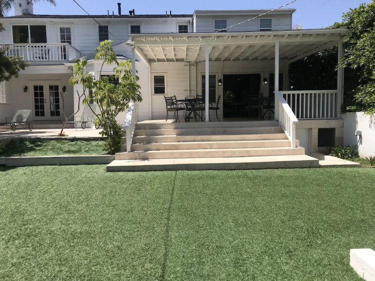 The Reeves Mansion near Beverly Hills — отель с удобствами в Лос-Анджелесе