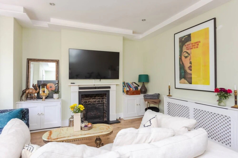 Цены на Stunning 2 Bedroom Apartment in Maida Vale With a Garden в Лондоне