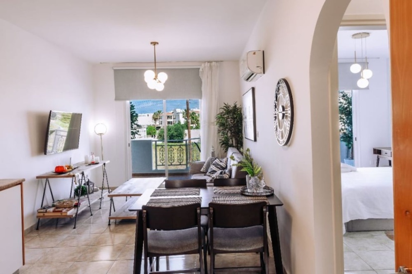 Phaedrus Living Harmony Seaview Flat — отель с удобным расположением в Пафос