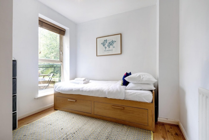 Panoramic Docklands Home With Waterfront Views by Underthedoormat — комфортный отель в Лондоне