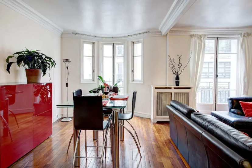 Spacious Family Apartment Near Bois de Boulogne — комфортный отель в Париже