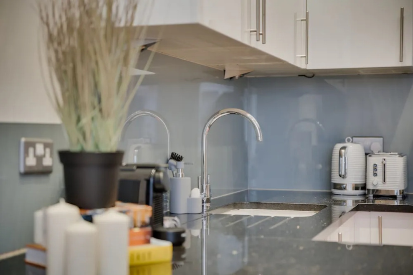 The Gloucester Road Escape - Bright & Central 1BDR Apartment — отель с удобным расположением в Лондоне