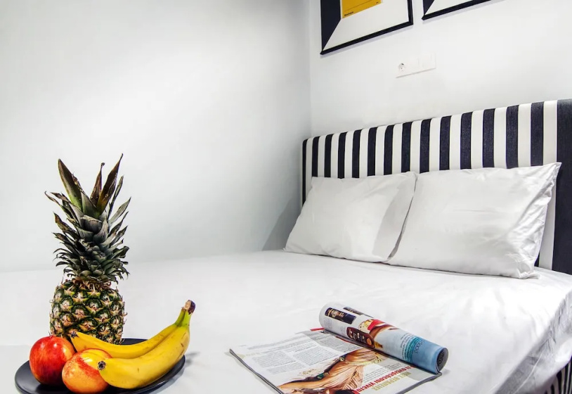 Modern and Stylish Renovated Flat, next to Metro — отель с удобным расположением в Афины