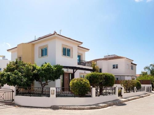 Villa Athoce20 — отель с удобствами в Айя-Напа