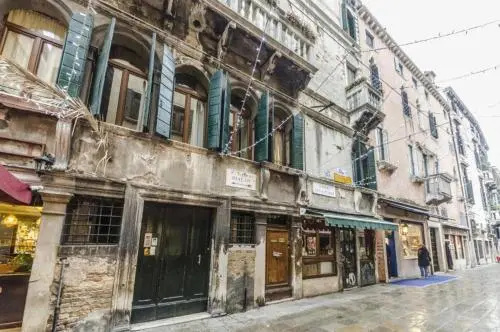 Casa Merca' Rialto — забронировать отель в Венеции