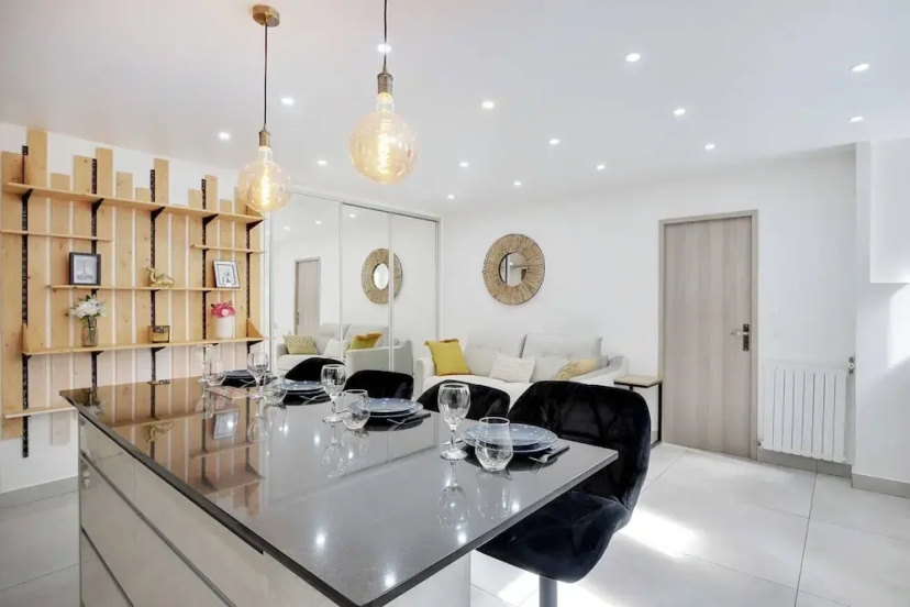 Appartement in the Heart of Paris Canal de L'ourq/crimee — отель с удобным расположением в Париже