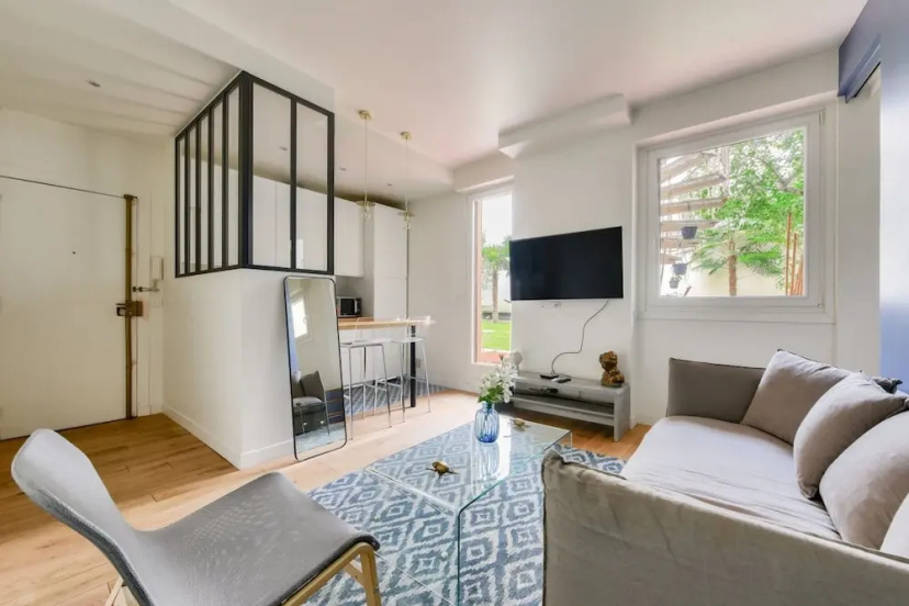 Paris Garden Luxury Next to Eiffel Tower — отель с удобным расположением в Париже