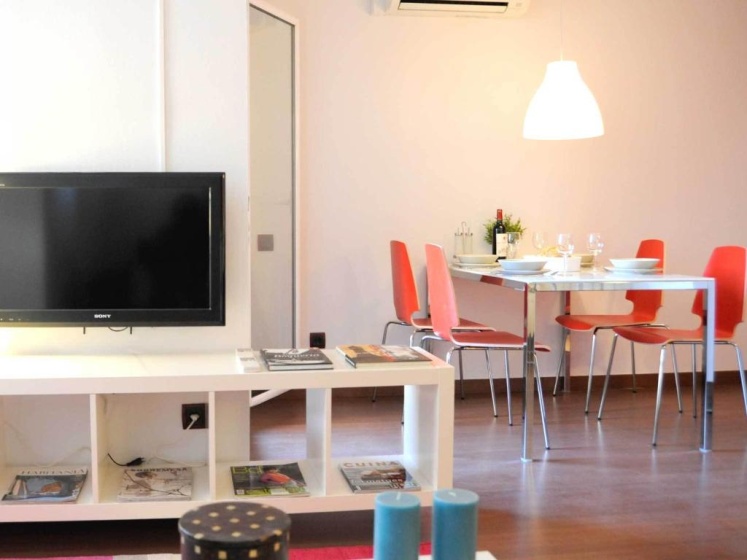 Your Home in Barcelona Apartments — забронировать отель в Барселоне