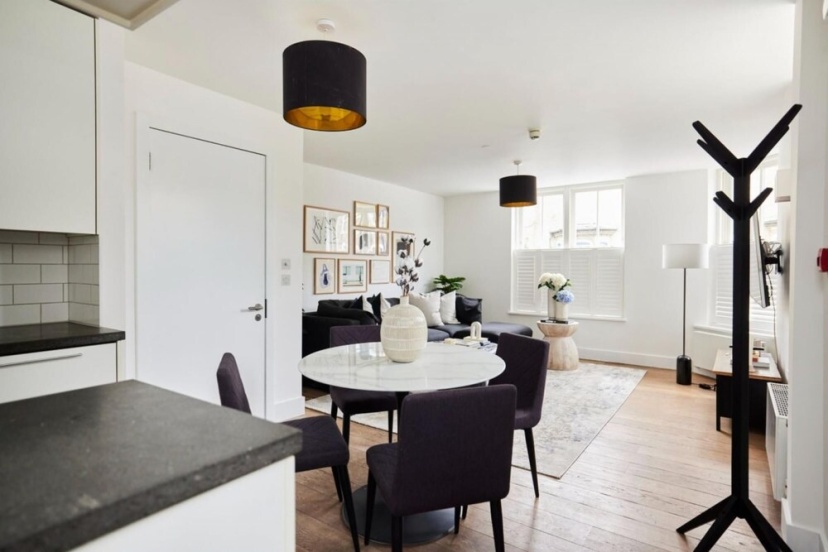 The Hammersmith Place - Bright 2bdr Flat — отель с удобным расположением в Лондоне