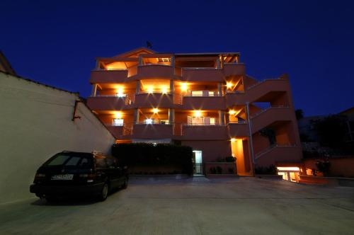 Apartments Fjondra — забронировать отель в Будва