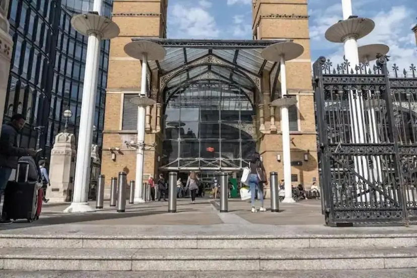 Exquisite 2-bed Apartment in Central London — отель с удобствами в Лондоне