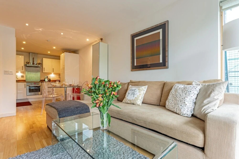 Bright 1 Bedroom Apartment Near London Bridge With Balcony — комфортный отель в Лондоне