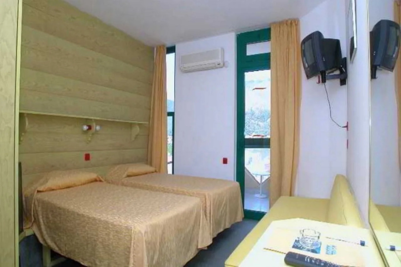 Siesta & Juniper Hotel — отель с удобствами в Ичмелер