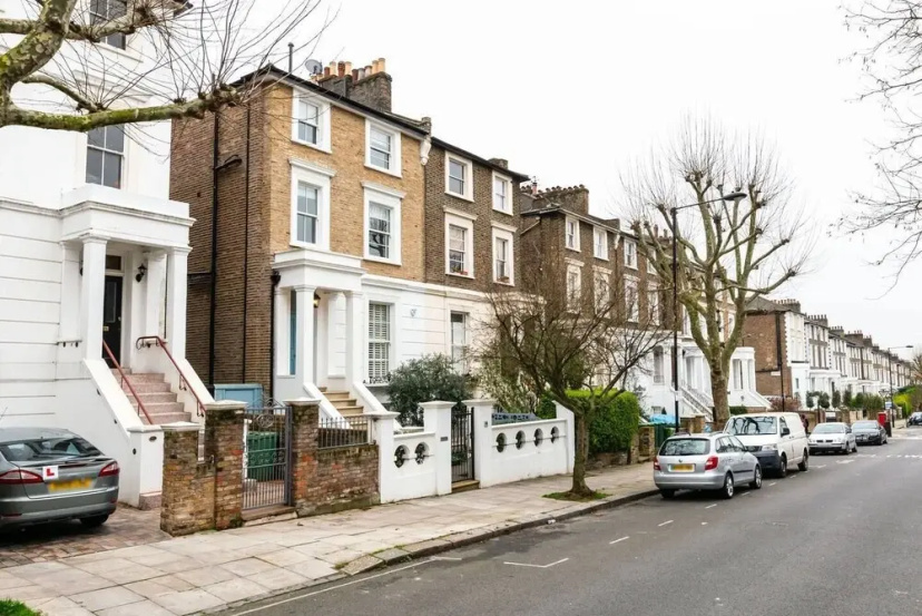 Цены на Fantastic 4 Bed House in Iconic Camden в Лондоне