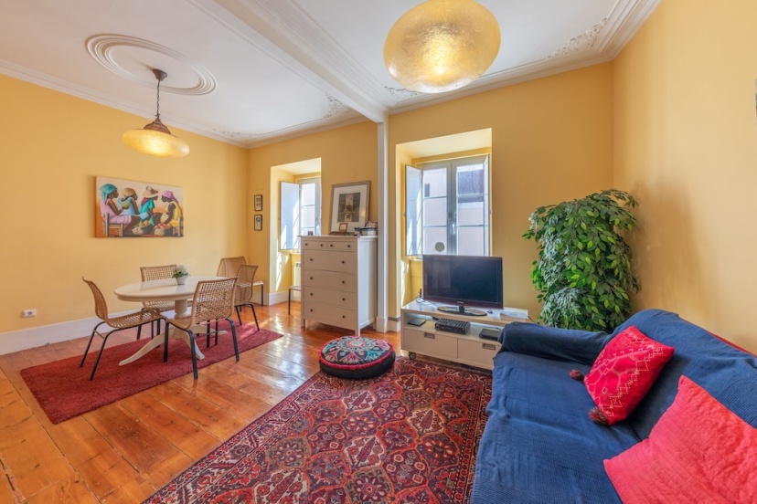 Quiet Apartment in Bairro Alto — отель с удобствами в Лиссабоне