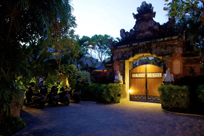 Цены на Kayu Sugih Guest House в Денпасар