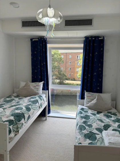 Captivating 2-bed Apartment in London — отель с удобным расположением в Лондоне