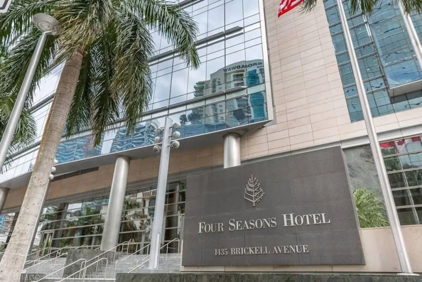 Residence at the Four Seasons — отель с удобным расположением в Майами