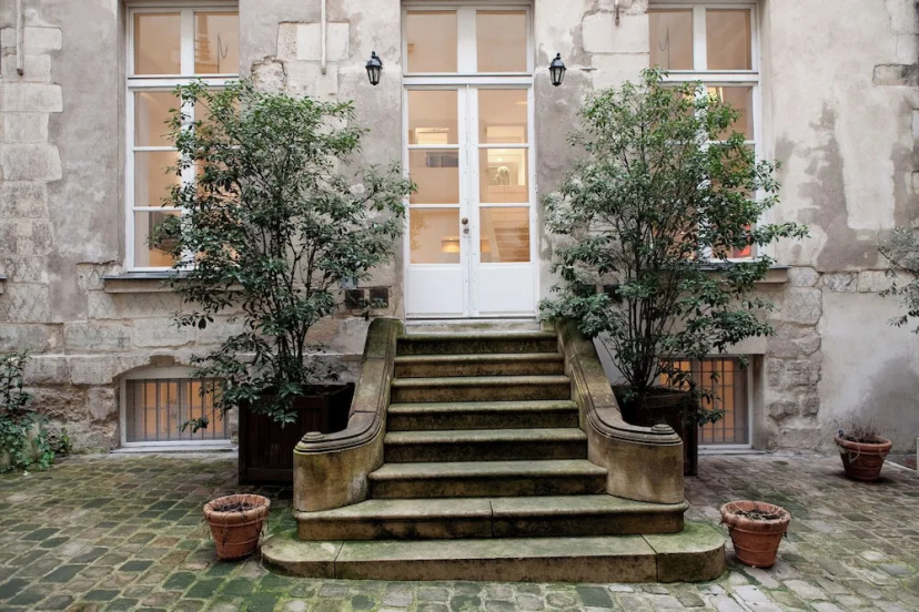 Jardin des Rosiers Residence — забронировать отель в Париже
