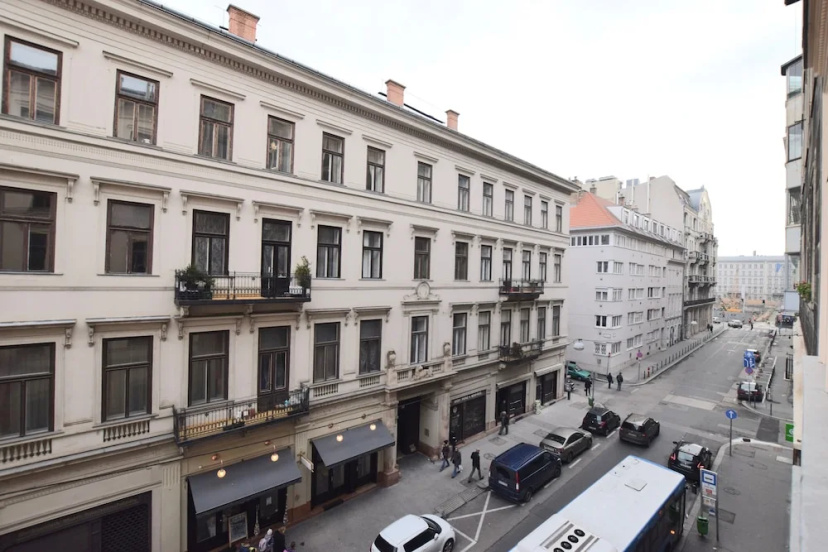 Budget Apartment by Hi5 - Nádor street — отель с удобным расположением в Будапеште