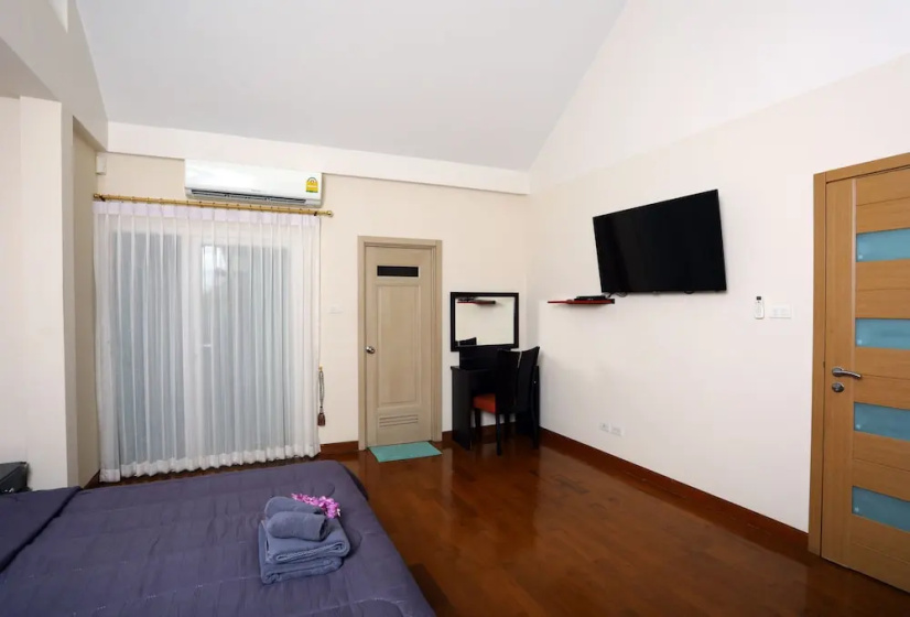 Green Residence Pool Villa — забронировать отель в Паттайе