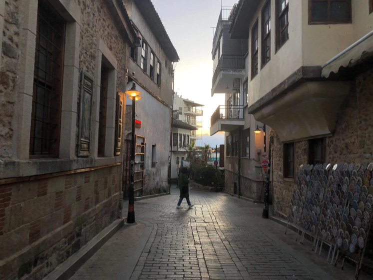 Mavi Avlu Old Town Apartments — отель с удобствами в Анталье