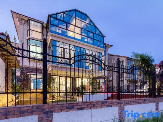 Shanghai Demo Holiday Villa — отель с удобствами в Шанхае