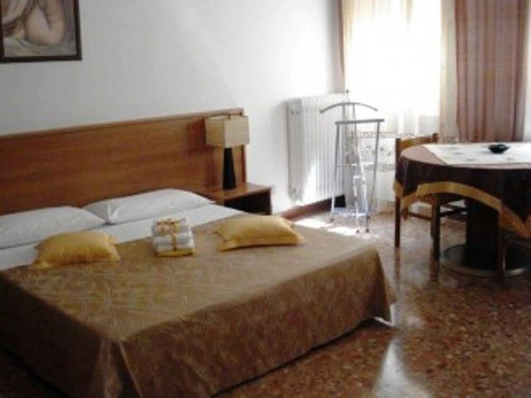 Guest House Santa Sofia — забронировать отель в Венеции