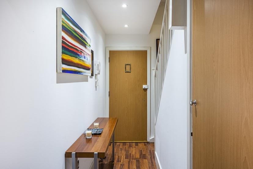 2 Bed Apartment Near Bow Road Station — отзывы гостей и цены