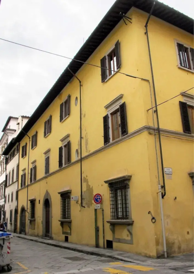 Florentine Palazzo - 4 bedrooms - Historic Center apt — забронировать отель в Флоренции
