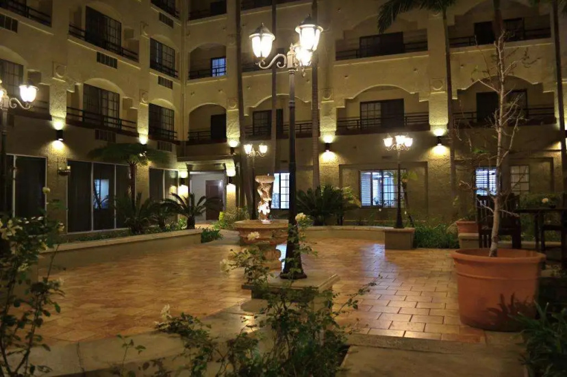 Цены на DoubleTree by Hilton Chatsworth в Лос-Анджелесе
