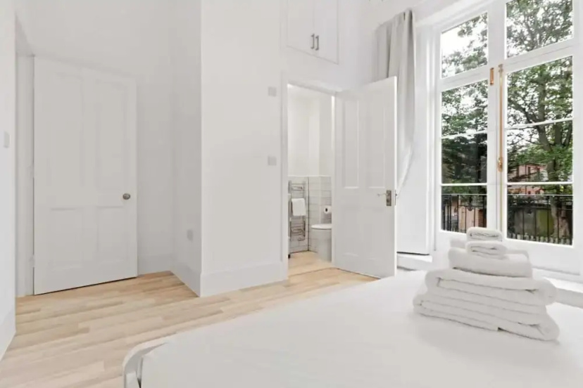 Refined, Light 1 Bed Apt w Balcony in Brixton — комфортный отель в Лондоне