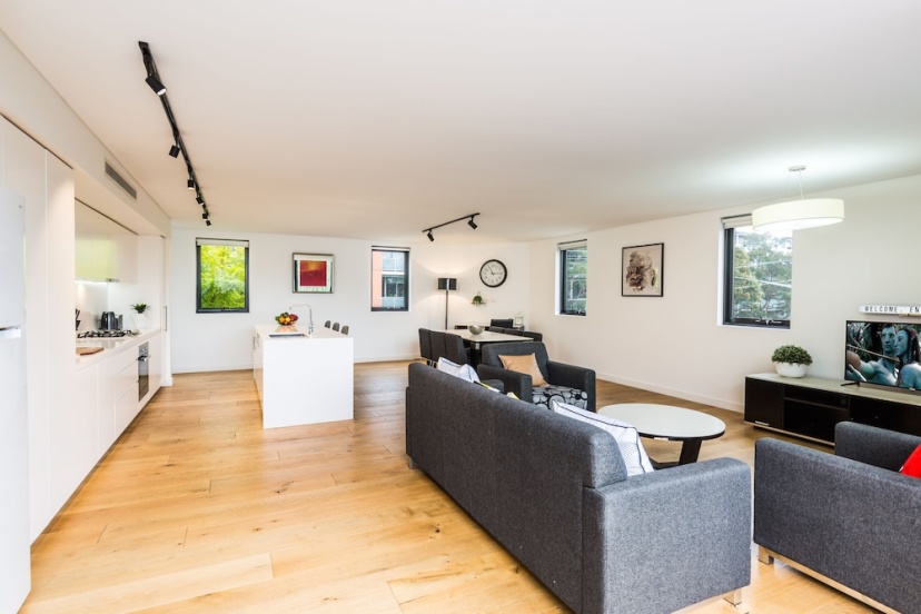 Sydney Townhouse with Parking and Deck — отель с удобствами в Сиднее