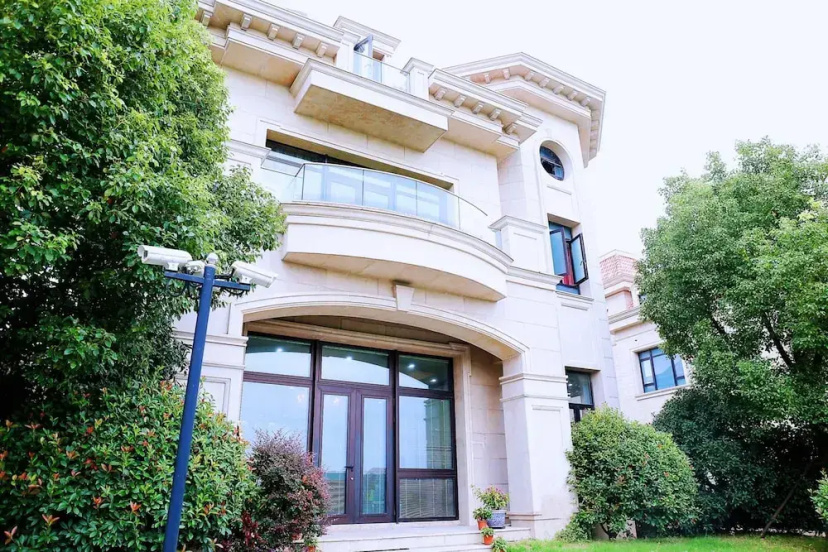 Taorenpai Homeparty Villa Mingren Golf — отель с удобным расположением в Шанхае