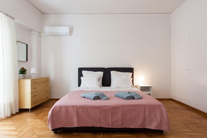 2 Bdrm apt for up to 6 Guests Next to Acropolis Museum — забронировать отель в Афины