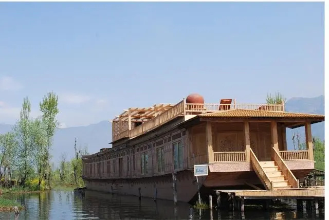 Sukoon Houseboat Kashmir - Hotel in 斯利那加 - Photo 1