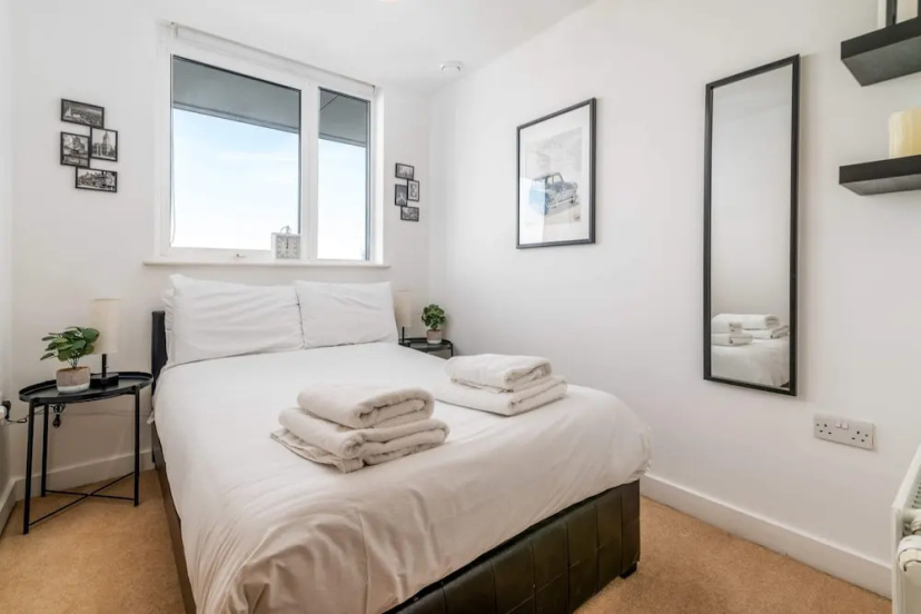 Modern Comfort: Stratford 3BR Duplex — отель с удобствами в Лондоне