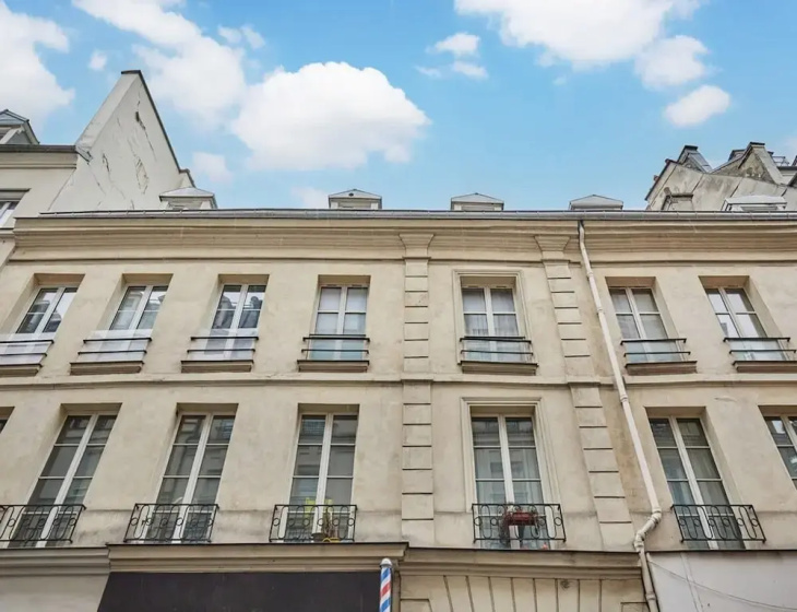 Charming Apartment Center of Paris by Studio Prestige — отель с удобствами в Париже