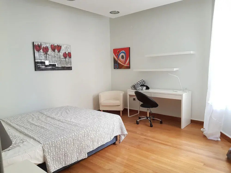 Erra - Red - Athens Center,140m²,4 BD,2 BATH — отель с удобствами в Афины