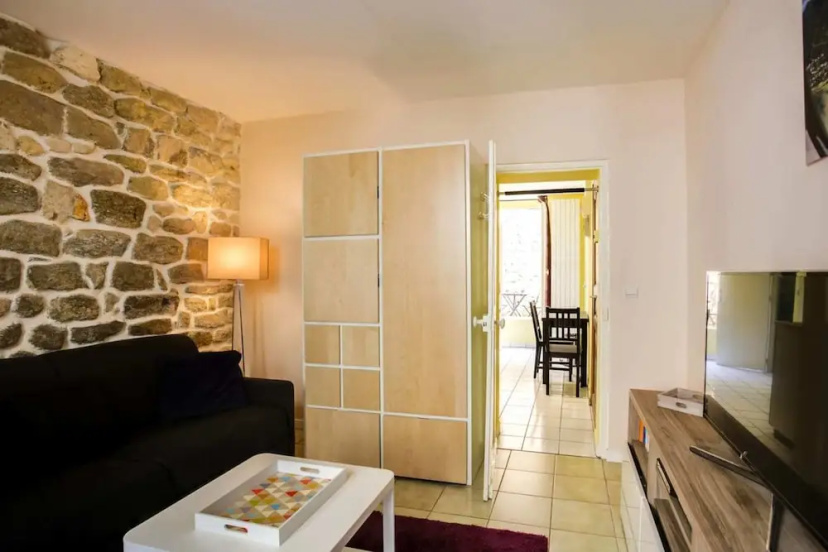 Tranquil Abode With Private Terrace in the 15th Arrondissement — забронировать отель в Париже