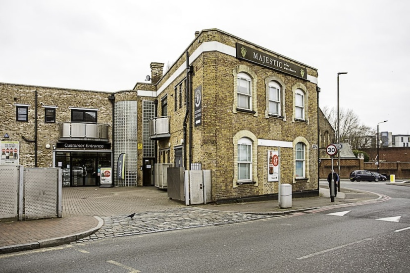Gorgeous Roehampton Flat — отель с удобным расположением в Лондоне
