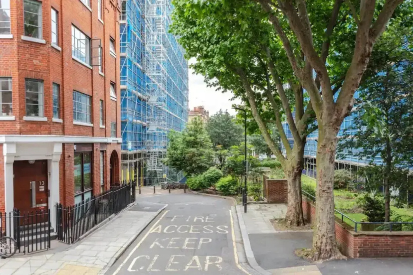 Peaceful 2 Bedroom Apartment in Central London — забронировать отель в Лондоне