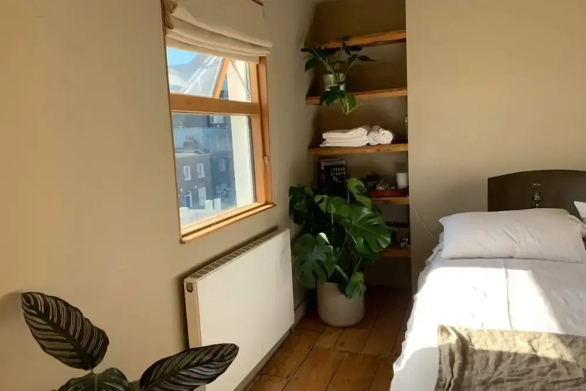 Цены на Bright, Spacious Two-bed in Hackney в Лондоне