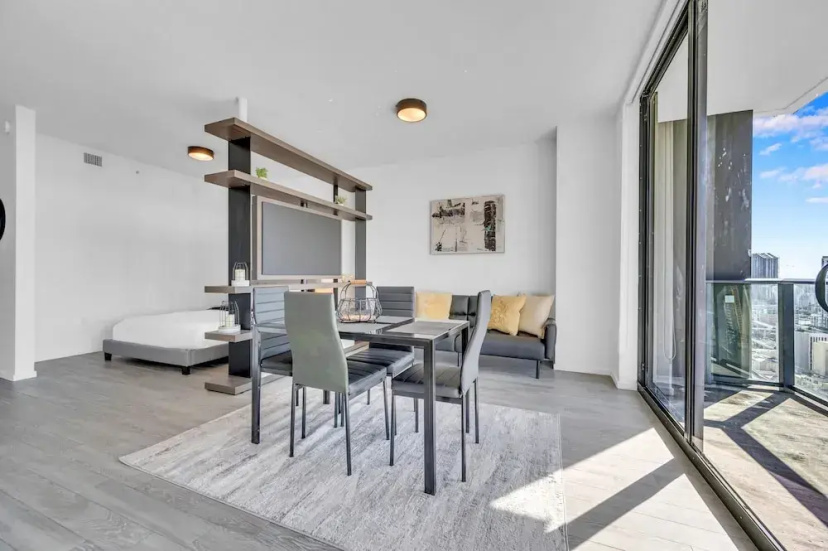 Spacious Apartment with City View — отзывы гостей и цены