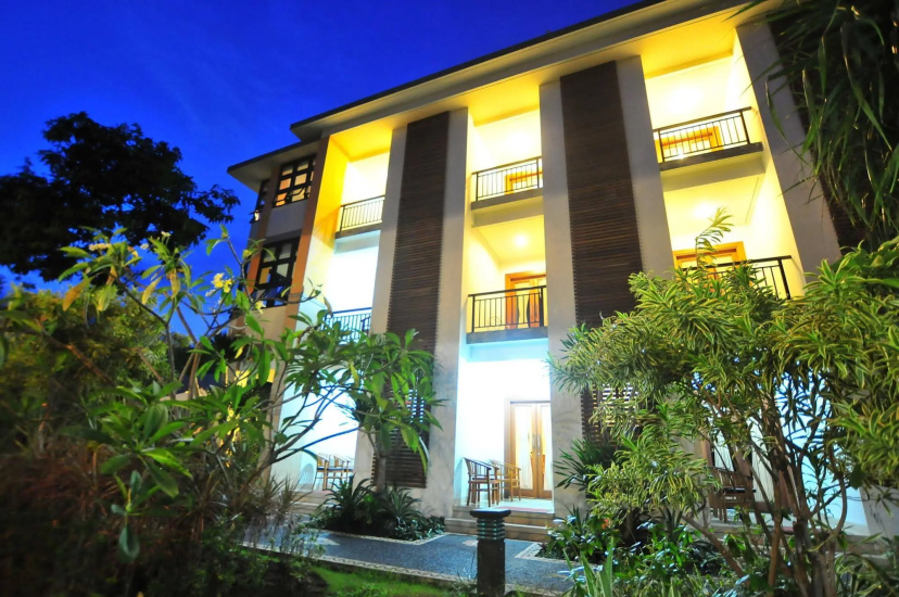 Sandat Hotel Legian — комфортный отель в Кута