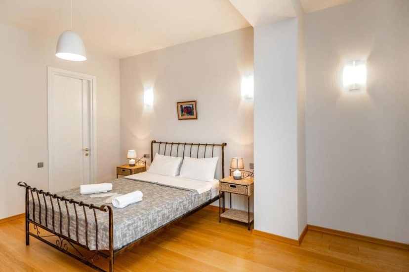 Цены на Wehost Spacious place near Rustaveli в Тбилиси