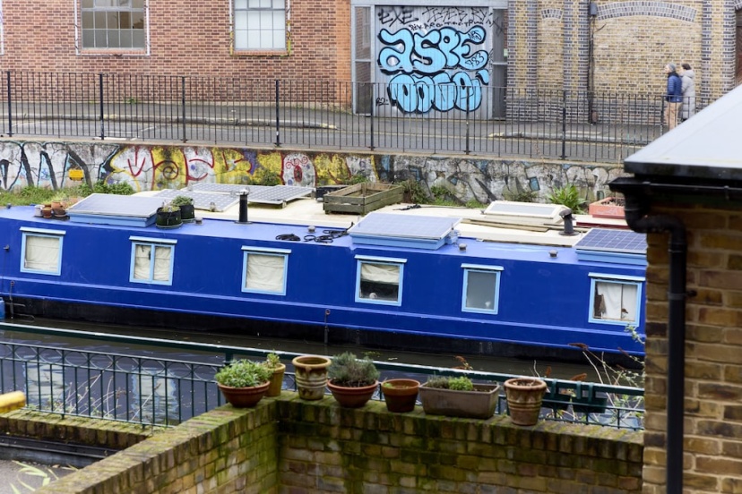 Apartment With Canal View in Broadway Market — комфортный отель в Лондоне
